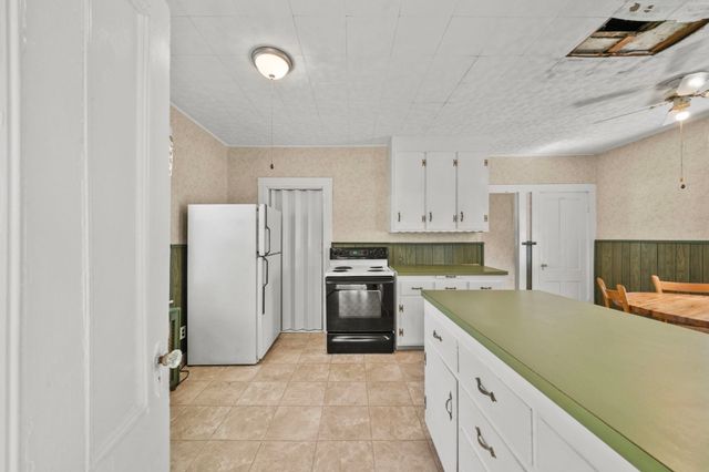 76 Harrison Ave, Woburn, MA 01801