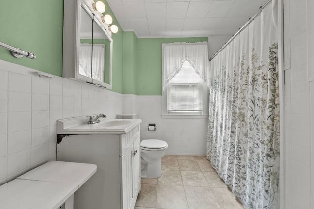 76 Harrison Ave, Woburn, MA 01801