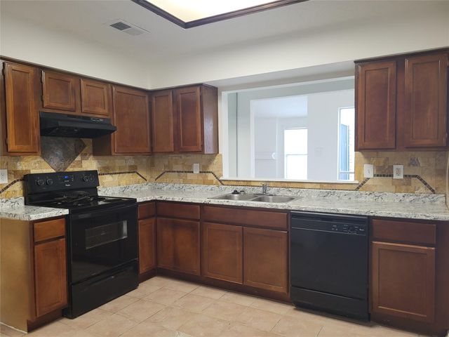 13839 Walnut Hollow Lane, Houston, TX 77082