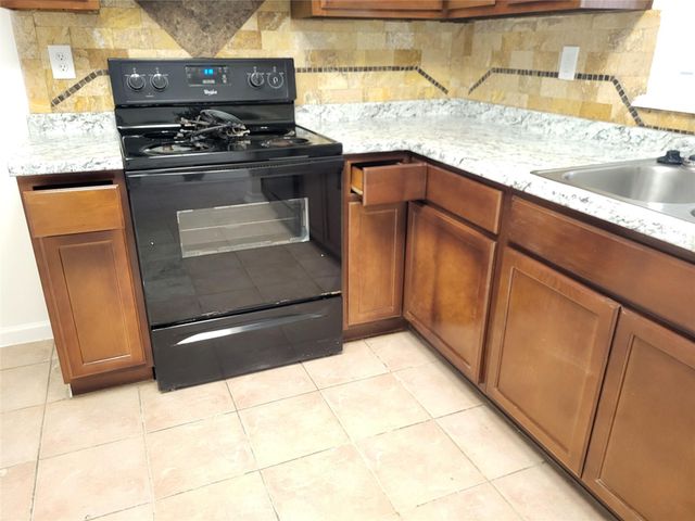 13839 Walnut Hollow Lane, Houston, TX 77082