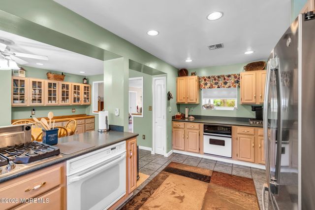 89 Harmony Avenue, Middletown, NJ 07748
