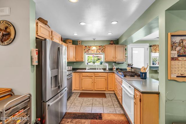 89 Harmony Avenue, Middletown, NJ 07748