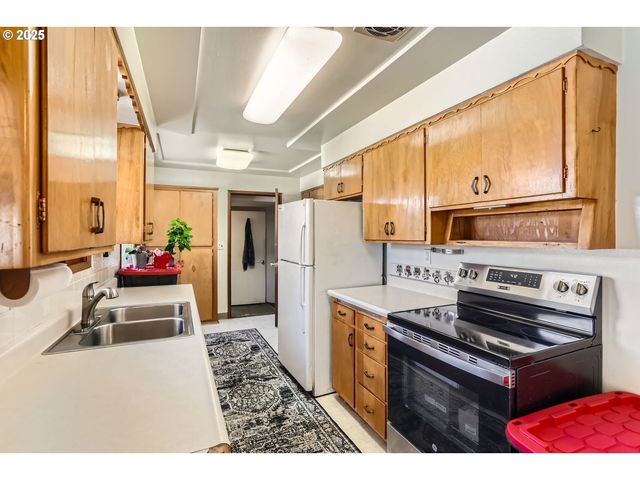 14031 Se RHONE St, Portland, OR 97236