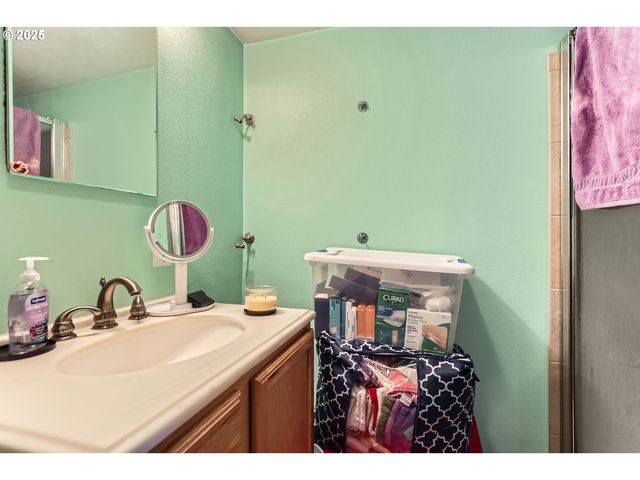 14031 Se RHONE St, Portland, OR 97236