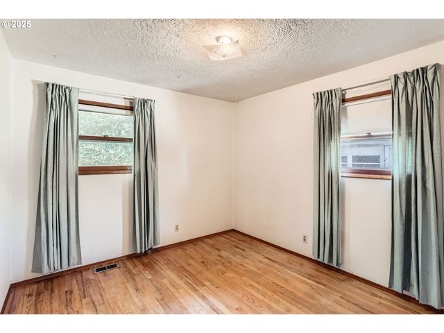 14031 Se RHONE St, Portland, OR 97236
