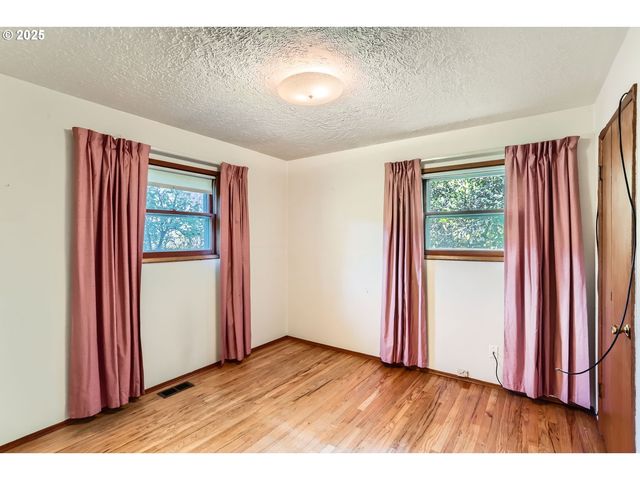 14031 Se RHONE St, Portland, OR 97236