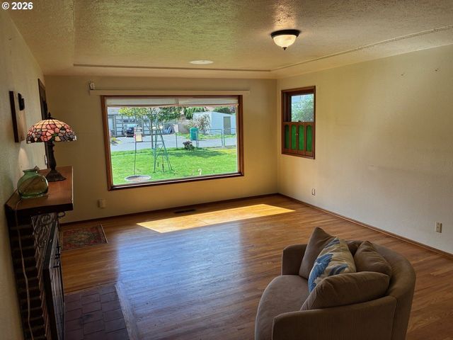 14031 Se RHONE St, Portland, OR 97236