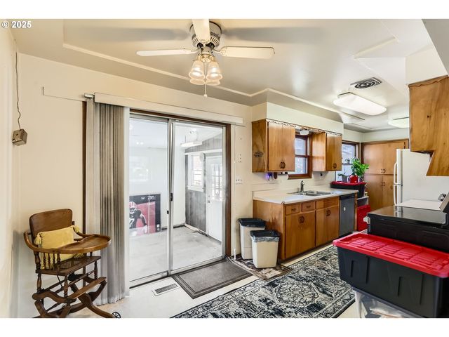 14031 Se RHONE St, Portland, OR 97236