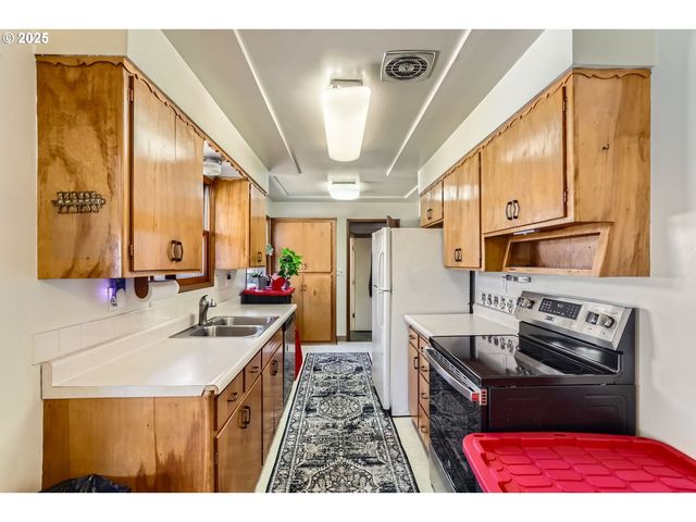 14031 Se RHONE St, Portland, OR 97236