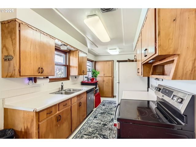 14031 Se RHONE St, Portland, OR 97236