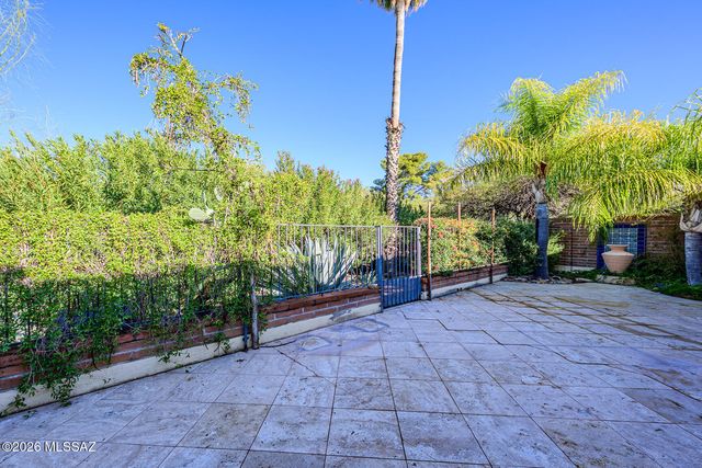 6211 N Calle Minera, Tucson, AZ 85718