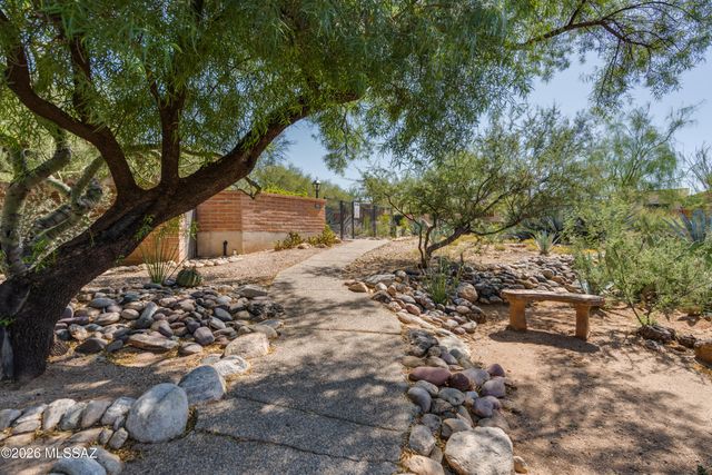 6211 N Calle Minera, Tucson, AZ 85718