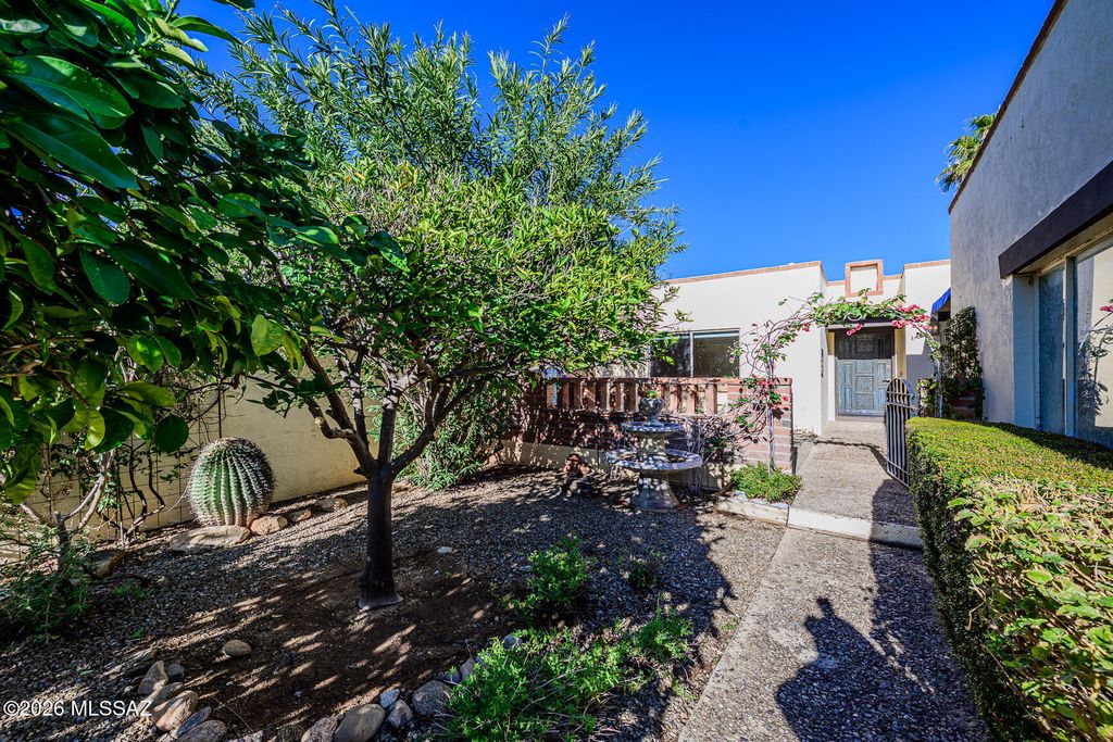 6211 N Calle Minera, Tucson, AZ 85718