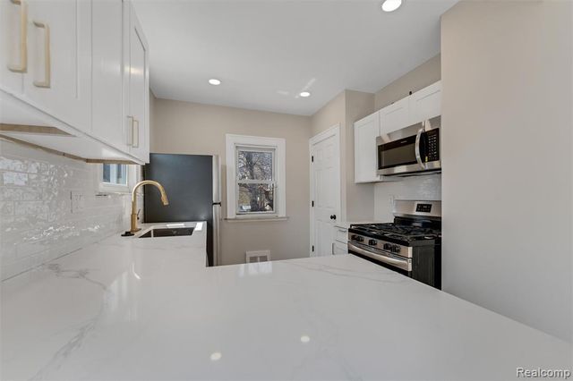 917 N Perry Street, Pontiac, MI 48340