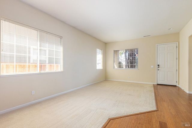 1960 Barndance Ln, Santa Rosa, CA 95407