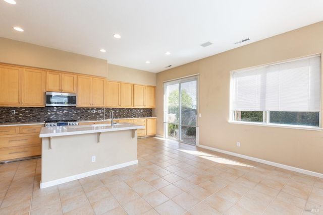 1960 Barndance Ln, Santa Rosa, CA 95407