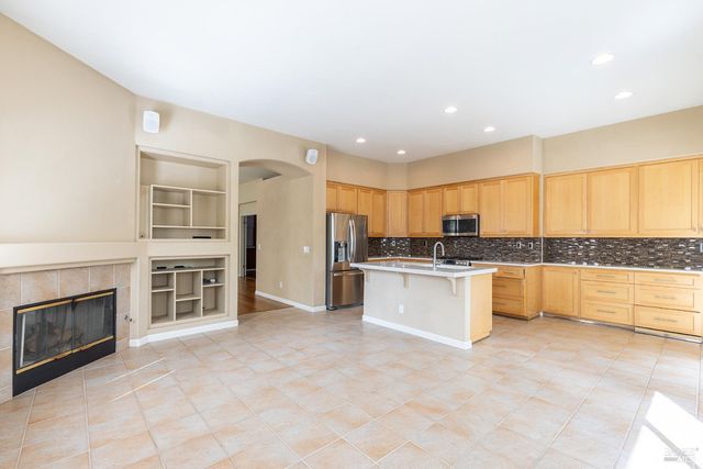 1960 Barndance Ln, Santa Rosa, CA 95407