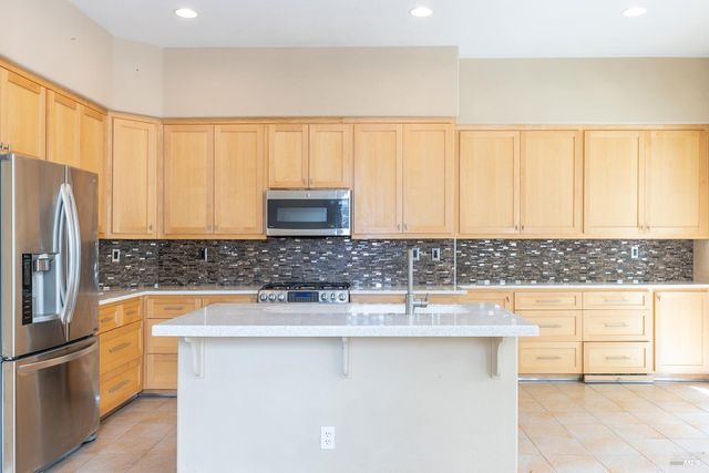 1960 Barndance Ln, Santa Rosa, CA 95407