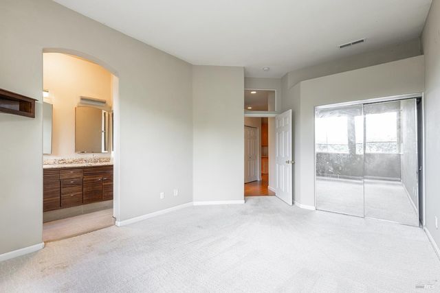 1960 Barndance Ln, Santa Rosa, CA 95407