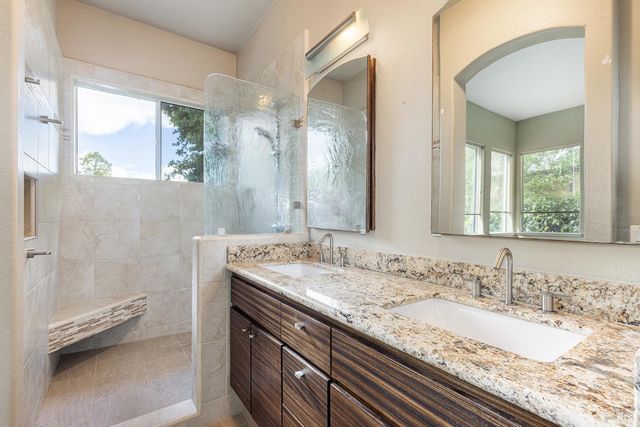 1960 Barndance Ln, Santa Rosa, CA 95407