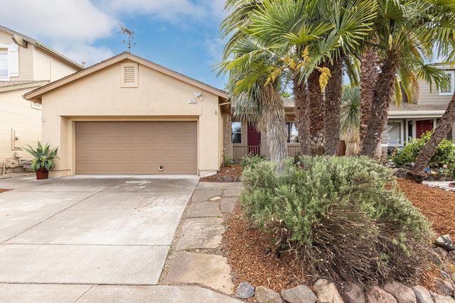 1960 Barndance Ln, Santa Rosa, CA 95407