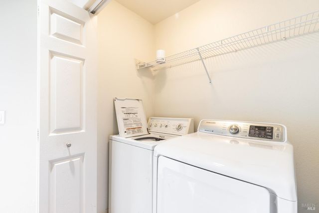 1960 Barndance Ln, Santa Rosa, CA 95407