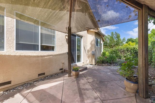 1960 Barndance Ln, Santa Rosa, CA 95407