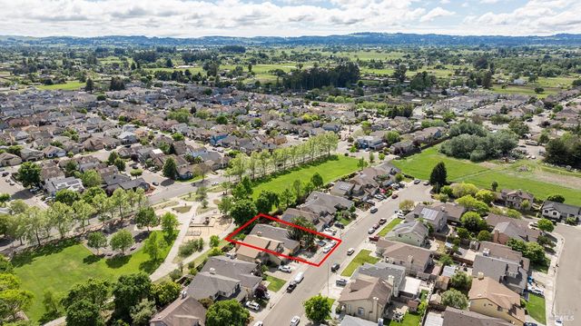 1960 Barndance Ln, Santa Rosa, CA 95407