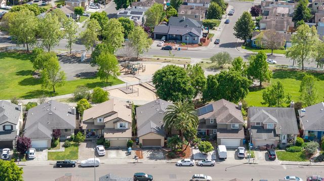 1960 Barndance Ln, Santa Rosa, CA 95407