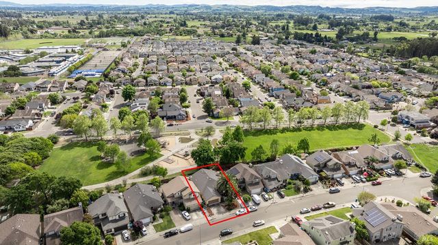 1960 Barndance Ln, Santa Rosa, CA 95407