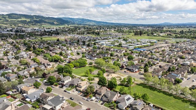 1960 Barndance Ln, Santa Rosa, CA 95407