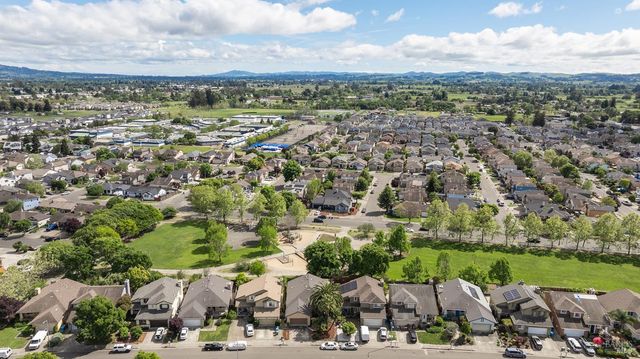 1960 Barndance Ln, Santa Rosa, CA 95407