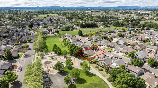 1960 Barndance Ln, Santa Rosa, CA 95407