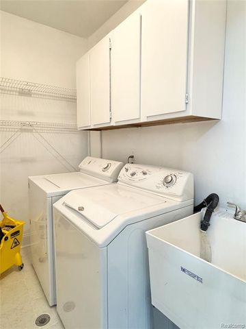 3095 Rolling Green Circle, Rochester Hills, MI 48309