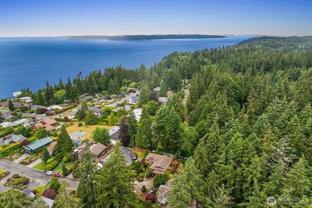 7011 165th Place SW, Edmonds, WA 98026