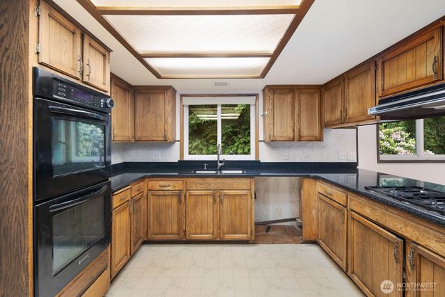 7011 165th Place SW, Edmonds, WA 98026