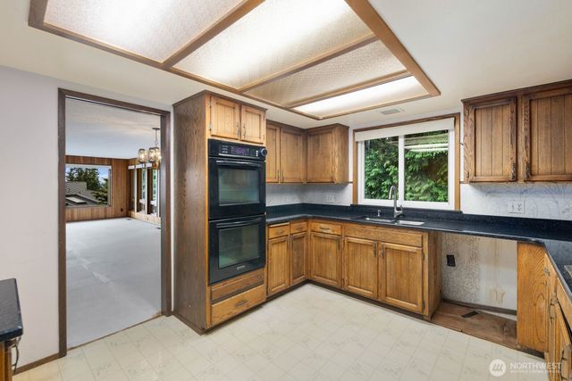 7011 165th Place SW, Edmonds, WA 98026