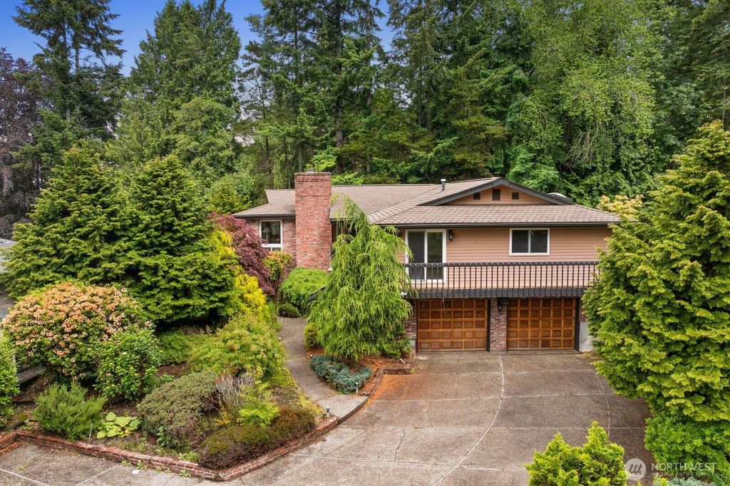 7011 165th Place SW, Edmonds, WA 98026