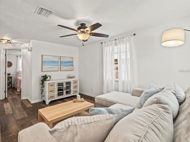 3138 W VARN AVENUE, Tampa, FL 33611