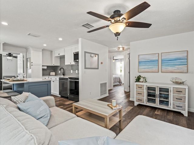 3138 W VARN AVENUE, Tampa, FL 33611