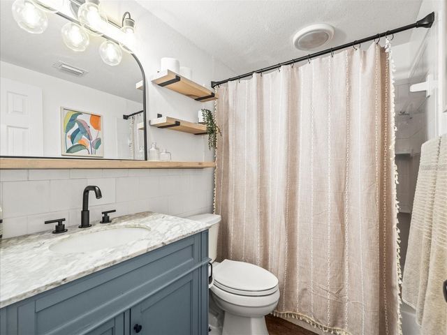 3138 W VARN AVENUE, Tampa, FL 33611