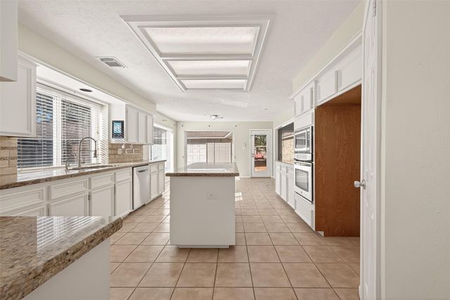 1918 Shadow Forest Drive, Katy, TX 77494