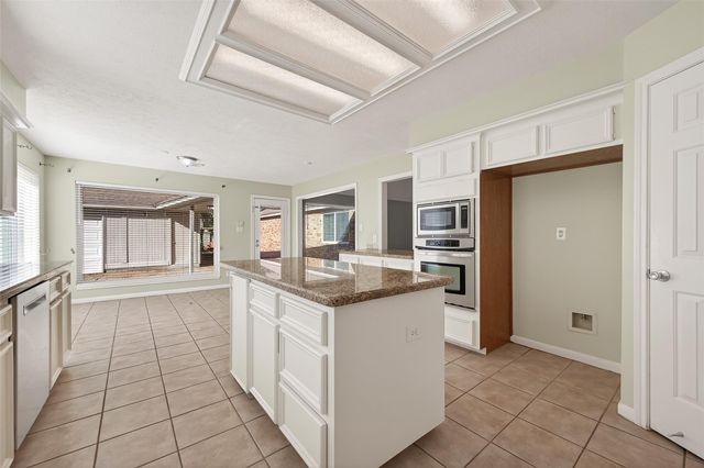 1918 Shadow Forest Drive, Katy, TX 77494