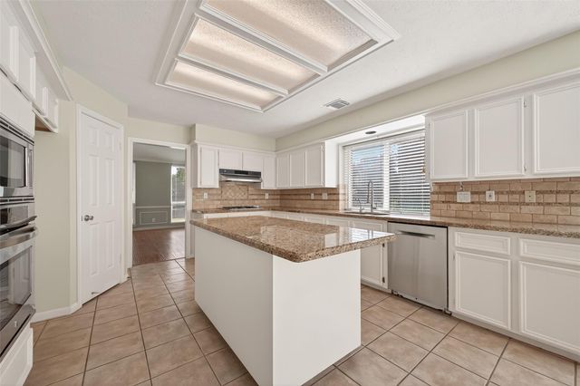 1918 Shadow Forest Drive, Katy, TX 77494