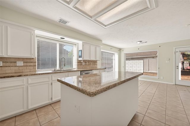 1918 Shadow Forest Drive, Katy, TX 77494