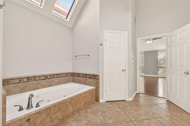 1918 Shadow Forest Drive, Katy, TX 77494