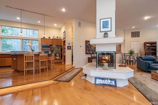 537 E Fawn Ridge Trail, Bloomington, IN 47408