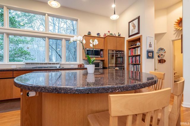 537 E Fawn Ridge Trail, Bloomington, IN 47408