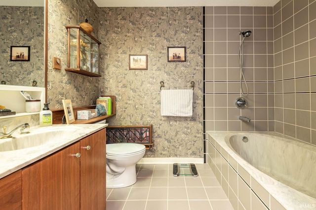 537 E Fawn Ridge Trail, Bloomington, IN 47408