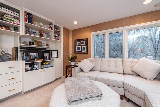 537 E Fawn Ridge Trail, Bloomington, IN 47408